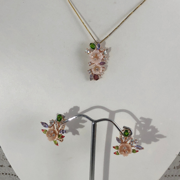 Beautiful Spring Flower Earrings & Pendant - Picture 2 of 7